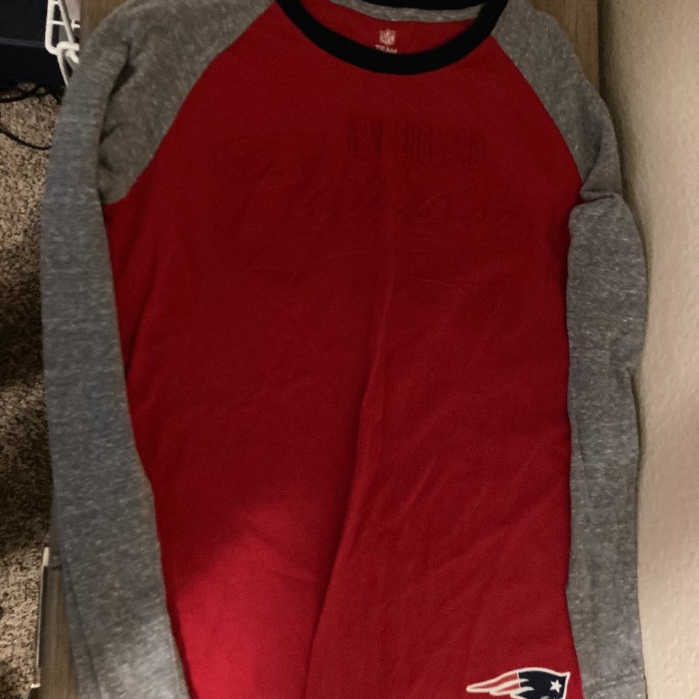 New England Patriots Long Sleeve Top NFL Team Apparel Kids Large 10-12 Embossed